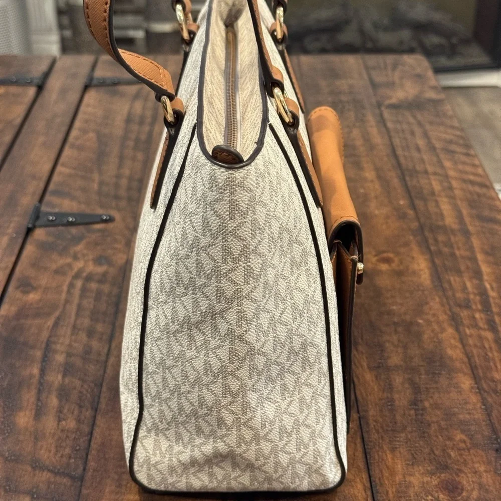 Michael Kors Medium Joey Pocket Tote (EUC)